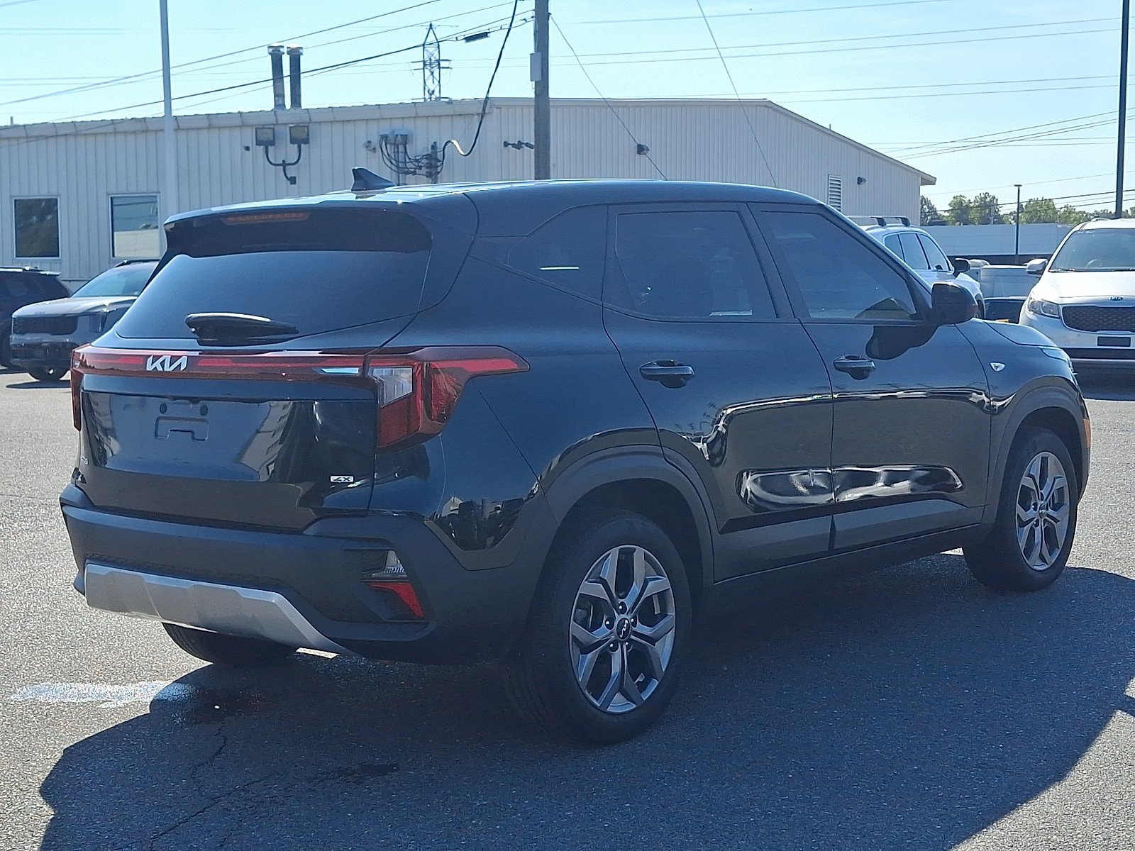 Used 2025 Kia Seltos LX AWD/4WD image 4