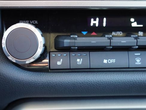 Used 2023 Toyota Tundra Limited image 27