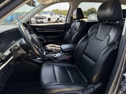 Used 2024 Kia Telluride LX FWD image 24