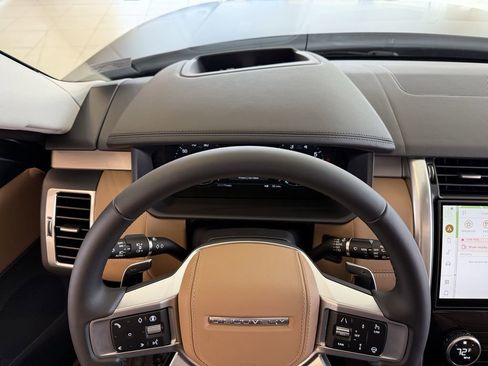 New 2026 Land Rover Discovery Limited Edition image 19