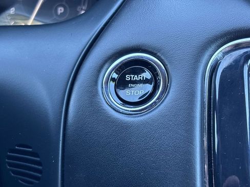 Used 2013 Jaguar XJ image 25