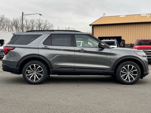New 2026 Ford Explorer ST-Line AWD/4WD image 2