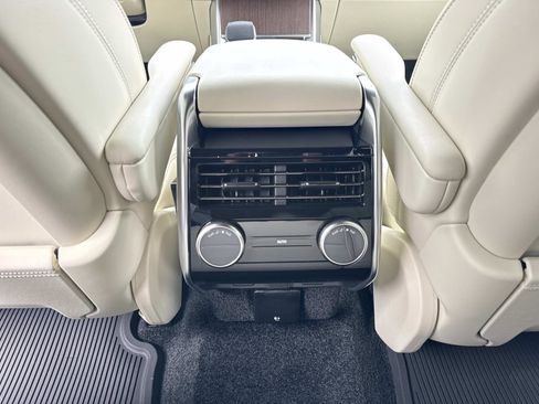 Used 2026 Land Rover Range Rover SE image 17