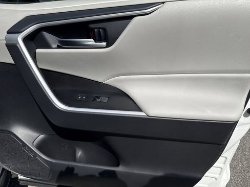 Used 2025 Toyota RAV4 XLE w/ Convenience Package image 14