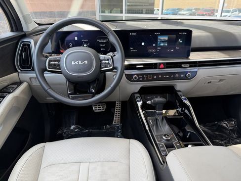 Used 2025 Kia Sorento SX AWD/4WD image 16