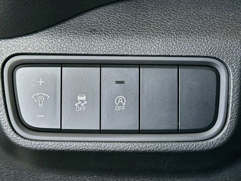 Used 2025 Kia Soul LX w/ LX Technology Package FWD image 17