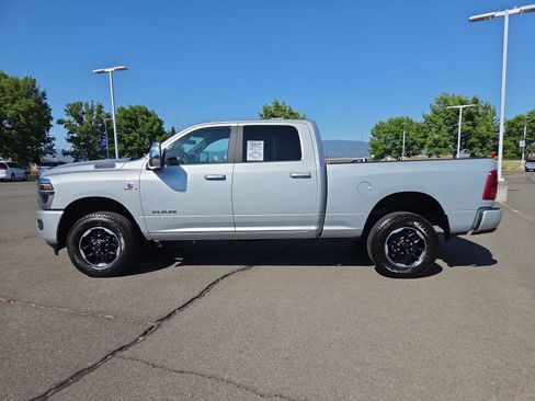 Used 2026 RAM 2500 Laramie AWD/4WD image 11