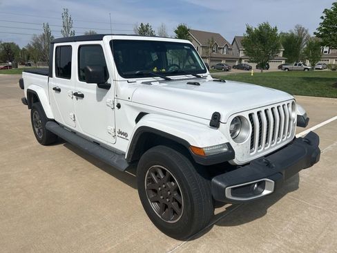 Used 2020 Jeep Gladiator Overland AWD/4WD image 3