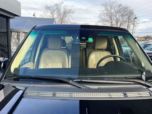 Used 2010 Land Rover Range Rover HSE image 14