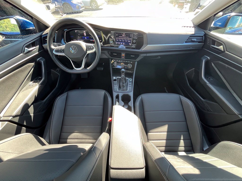 Certified 2024 Volkswagen Jetta SE w/ Panoramic Sunroof Package FWD image 14