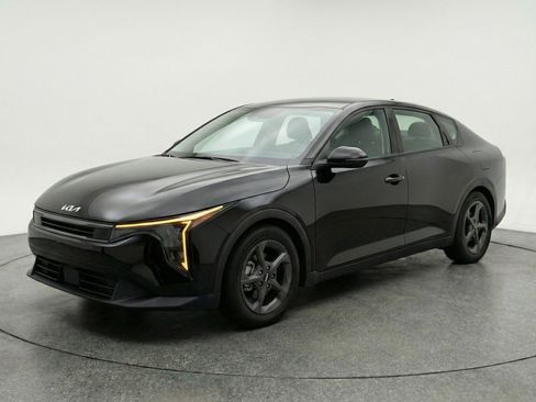 Used 2025 Kia K4 LXS image 3