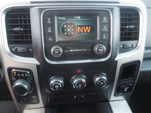 Used 2016 RAM 1500 Classic SLT w/ Luxury Group image 12