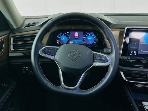 Used 2025 Volkswagen Atlas SE image 17