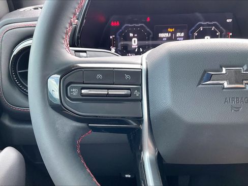 Used 2026 Chevrolet Colorado Z71 AWD/4WD image 18