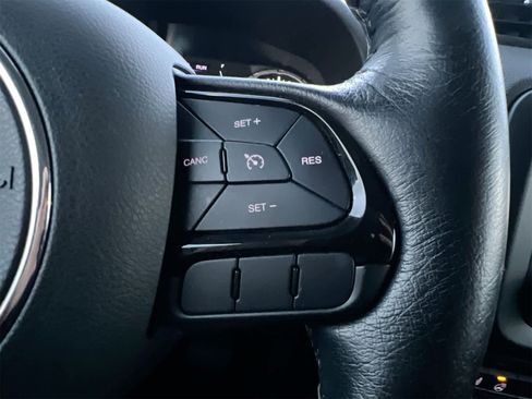 Used 2017 Jeep Renegade Altitude image 24