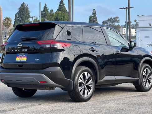 Used 2023 Nissan Rogue SV FWD image 4