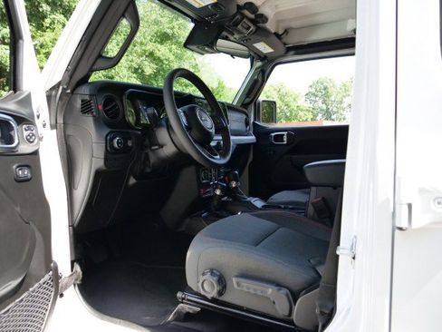 Used 2025 Jeep Gladiator Rubicon w/ Safety Group AWD/4WD image 23