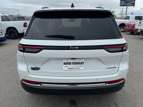 Certified 2023 Jeep Grand Cherokee Laredo RWD image 5