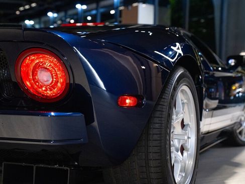 Used 2006 Ford GT RWD image 32