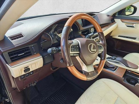 Used 2016 Lexus ES 350 w/ Luxury Package w/Wood Trim FWD image 9