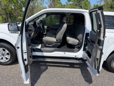 Used 2015 Ford F150 XLT w/ Trailer Tow Package RWD image 13