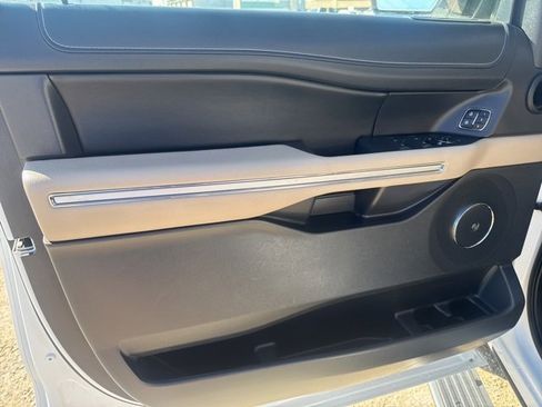 Used 2024 Ford Expedition Max Limited image 30