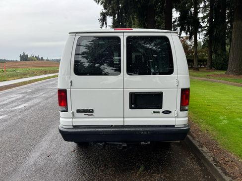 Used 2013 Ford E-250 and Econoline 250 image 4