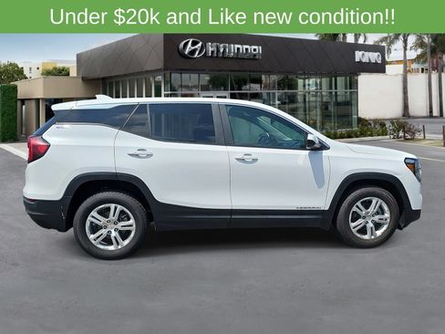 Used 2024 GMC Terrain SLE AWD/4WD image 2