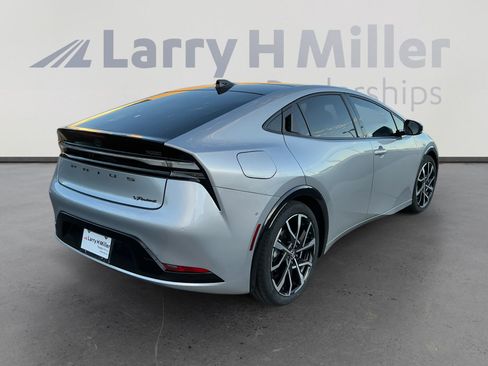 Used 2024 Toyota Prius Prime Premium image 5