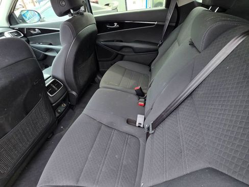 Used 2017 Kia Sorento AWD image 9