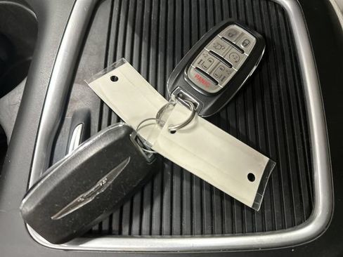 Used 2020 Chrysler Pacifica Limited FWD image 25