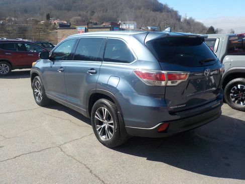 Used 2016 Toyota Highlander XLE image 3