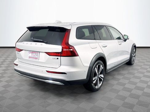 Used 2025 Volvo V60 B5 Cross Country Plus AWD/4WD image 7