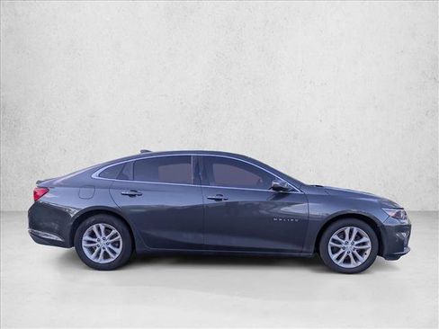 Used 2018 Chevrolet Malibu LT FWD image 2