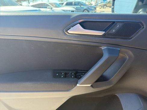 Used 2018 Volkswagen Tiguan S image 17