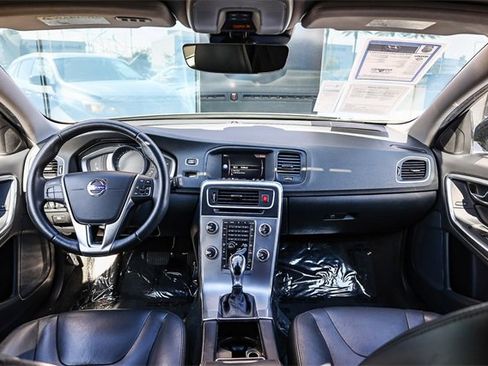 Used 2018 Volvo V60 T5 Cross Country w/ Convenience Package image 12