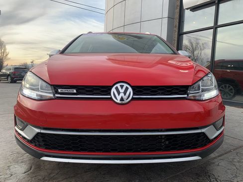 Used 2019 Volkswagen Golf Alltrack SE image 2