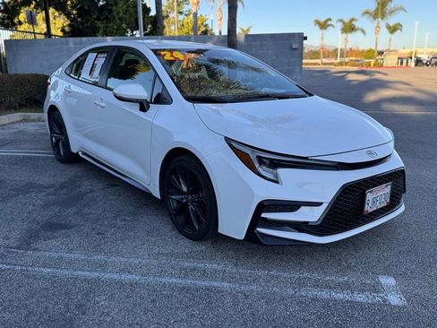 Used 2024 Toyota Corolla SE image 2
