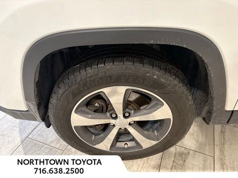 Used 2019 Jeep Cherokee Limited image 13