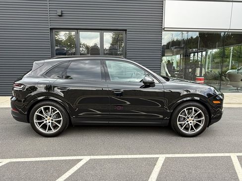 Certified 2024 Porsche Cayenne AWD/4WD image 8