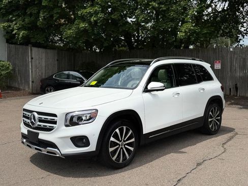 Used 2023 Mercedes-Benz GLB 250 4MATIC w/ Premium Package image 2