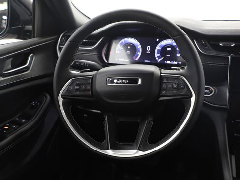 Used 2024 Jeep Grand Cherokee Altitude image 15