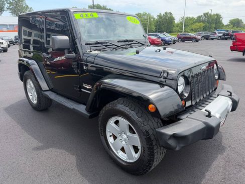 Used 2012 Jeep Wrangler Sahara AWD/4WD image 7