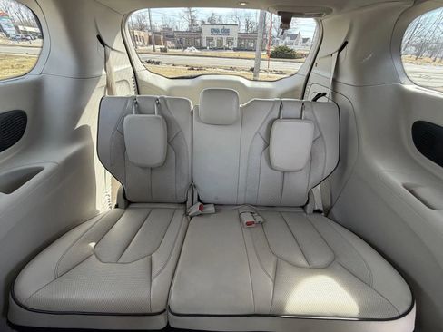 Used 2018 Chrysler Pacifica Limited w/ Advanced Safetytec Group image 18