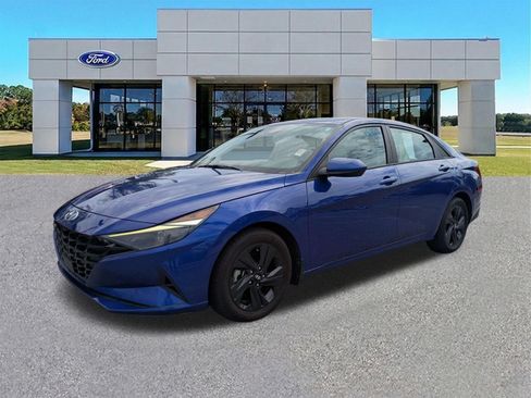 Used 2022 Hyundai Elantra SEL w/ Convenience Package FWD image 4