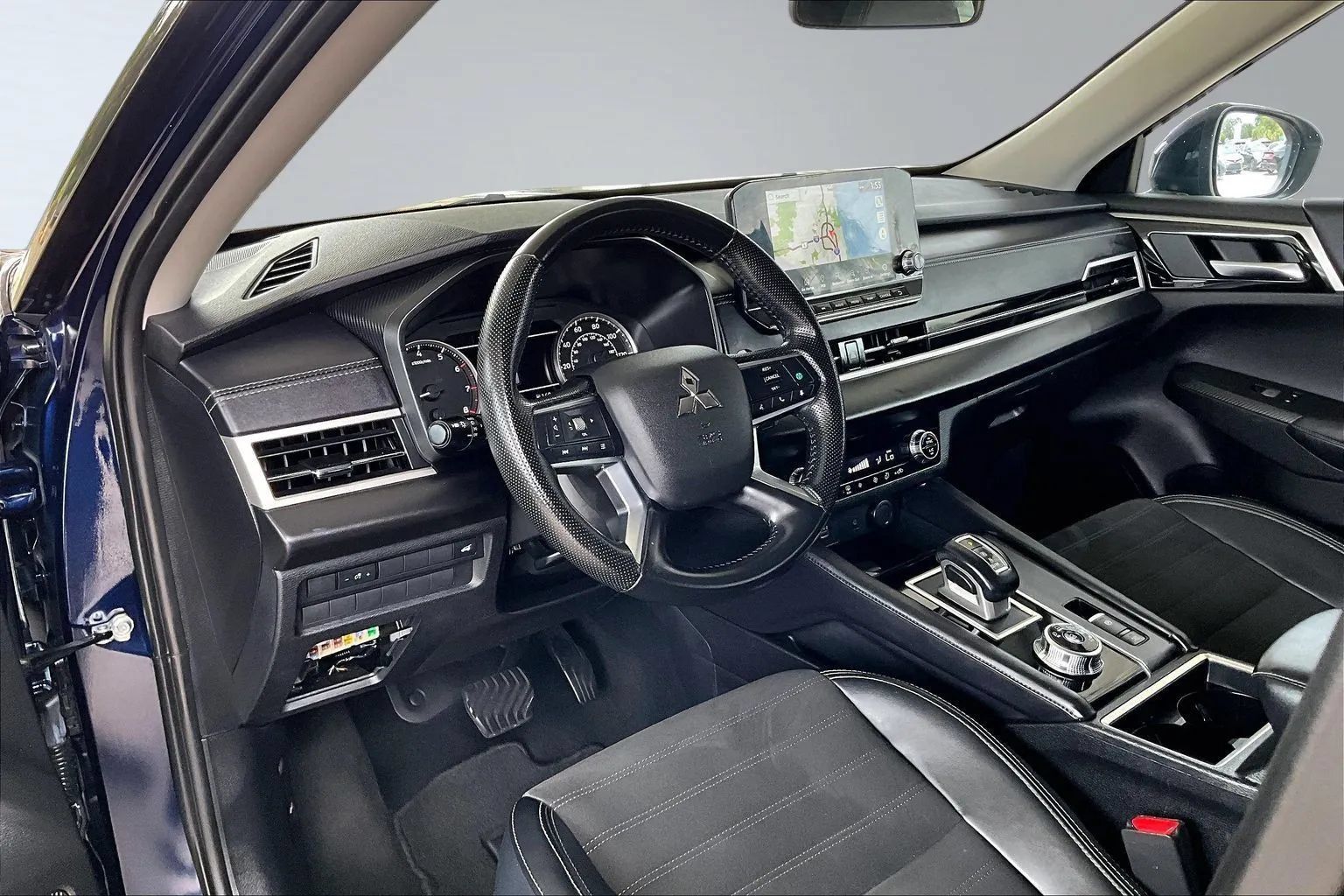 Used 2024 Mitsubishi Outlander SE FWD image 14