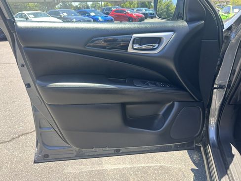 Used 2020 Nissan Pathfinder S FWD image 27