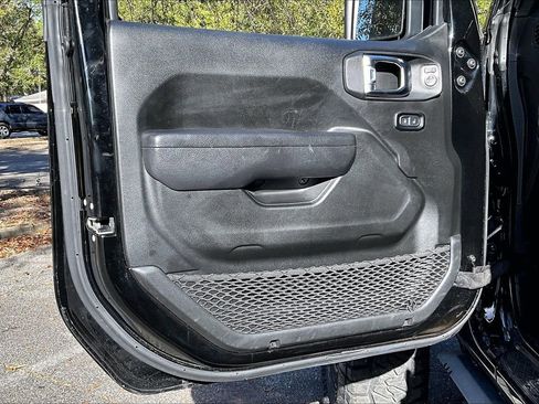 Used 2022 Jeep Gladiator Rubicon w/ Trailer Tow Package image 17