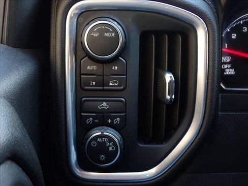 Used 2021 Chevrolet Silverado 1500 LT AWD/4WD image 14