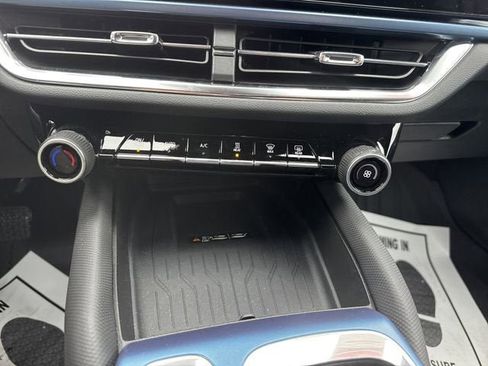 New 2025 Chevrolet Equinox EV LT w/ Convenience Package image 18